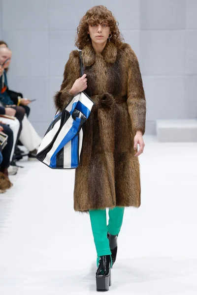 Look 44